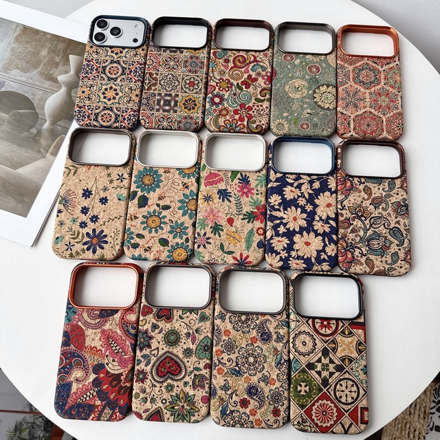 High Quality Retro Floral Wireless Charge Shockproof Anti-Fingerprint PC Material Protective Phone Case for  iPhone 17 PRO MAX