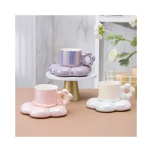 Taza de café de cerámica, platillos, forma de flor, juego de tazas personalizadas, habitación de invitados de lujo blanca, manga árabe reutilizable turca, hielo con tapas