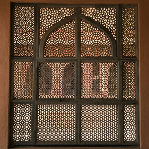Paravent mural artisanal en bois de Sheesham avec motif Jali - Art contemporain en gros, marron, 75x60x8 cm, Aqudus Saleem - Product Image 3