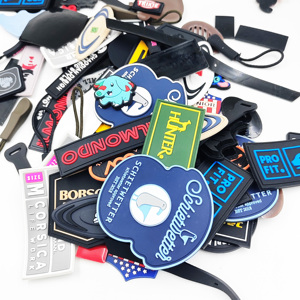 Étiquette en caoutchouc PVC 3D convexe, patch en silicone personnalisé carré à coudre, gaufré, pour vêtements, design tendance pour les vêtements - Product Image 4