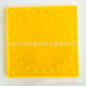 Tablero de clavos de 140 mm x 140 mm, fabricado por un fabricante de instrumentos didácticos para escuelas primarias y secundarias, que produce 20518 clavos. - Product Image 2