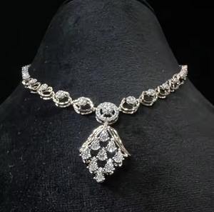 Conjunto de collar de mujer de corte brillante con diamantes naturales de oro de 14 quilates Estilo sofisticado certificado por terceros para bodas especiales - Product Image 3