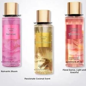 Bruma Perfumada Victorias Velvet Petals 250ml, Spray de <span class=keywords><strong>Perfume</strong></span> de Larga Duración con Polvo Corporal Brillante, Fórmula Hidratante - Product Image 1