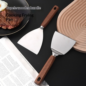Spatola da Cucina Teppanyaki in Acciaio Inossidabile con Manico in Legno Sabri, Utensile Domestico Direttamente dalla Fabbrica - Product Image 1