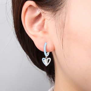 Boucles d'oreilles simples en forme de cœur, un cadeau parfait pour la Saint-Valentin, un anniversaire ou un anniversaire de mariage pour les filles. - Product Image 5