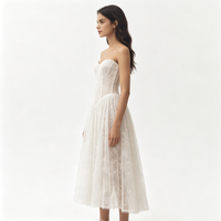 Robe de mariée élégante blanche sans bretelles en dentelle, style corset, coupe mi-longue, décolleté cœur, jupe trapèze, pour femme, idéale pour mariage d'été