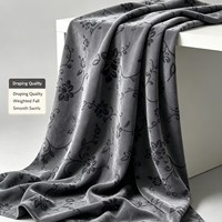 Tissu de luxe noir formel à motif floral intégral, matière froissée floquée respirante pour robe de soirée longue