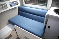 Camper RV à glissière escamotable pour pick-up, coque de camping-car à toit relevable 3 couchages avec douche, toilettes, cuisine, réfrigérateur, panneaux solaires
