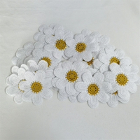 Bricolage tricoté à la main marguerite et tournesol Crochet patchs femme voiture accessoires suspendus ornement pour chaussures et vêtements