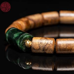 Bracelet en bois d'agar naturel de 8 mm pour hommes, perles en forme de baril mélangées à un charme en jade, bijoux parfumés - Product Image 3