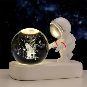 Lámpara de mesa con estatua de Luna, decoración de escritorio para habitación de niños, decoración moderna 3D de resina, lámpara de luz nocturna Led para ASTRONAUTA