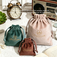 Pochette en velours rose pâle de luxe avec cordon de serrage, sac anti-poussière personnalisé, sac à bijoux en velours de qualité supérieure pour la protection des bijoux et l'emballage cadeau
