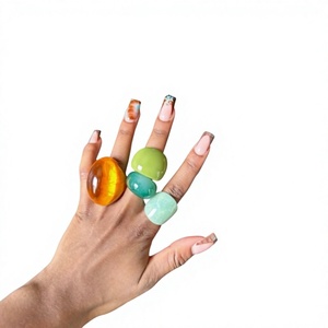 Bague en résine colorée pour femmes, bijoux faits à la main, bague artistique légère pour un style quotidien, collection boutique - Product Image 5