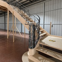 Escaliers en spirale courbés en bois sur mesure pour l'intérieur, avec balustrades en fer forgé, livraison directe d'usine