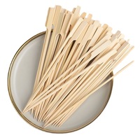Brochettes de barbecue en bambou naturel biodégradables écologiques, faciles à nettoyer, saines et minimalistes pour une utilisation en extérieur dans les outils de barbecue