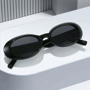 Gafas de Sol Retro de Moda 2025 para Hombre y Mujer, con Remaches, Estilo Punk, Protección UV400, Montura Pequeña Ovalada con Diseño de Leopardo - Product Image 3