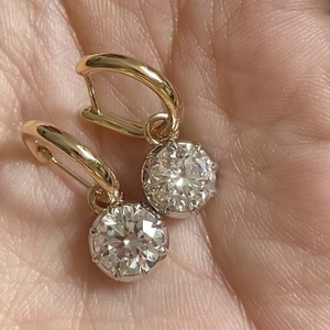 Boucles <span class=keywords><strong>d</strong></span>'oreilles en diamant rond serti de diamants de laboratoire cultivés en CVD HPHT de 2 carats, certifiées IGI, DEF VS, <span class=keywords><strong>or</strong></span> <span class=keywords><strong>massif</strong></span> 14K 18K - Product Image 1