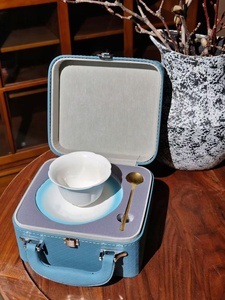 Ensemble tasse et soucoupe en céramique bleue classique avec boîte cadeau pour cadeaux et décoration intérieure - Product Image 3