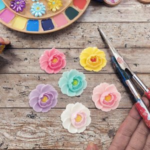 Décorations plates en résine personnalisées, motifs floraux mignons et colorés, accessoires de bricolage pour l'artisanat, objets d'art de collection, vente en gros - Product Image 3