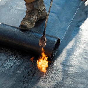 Membrane d'étanchéité en bitume modifié <span class=keywords><strong>SBS</strong></span> APP de haute qualité, appliquée au chalumeau, pour toitures en béton, sous-sols et matériaux de construction étanches - Product Image 1