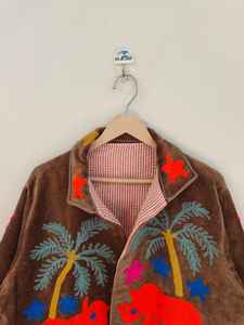 Chaqueta Suzani de Terciopelo con Bordado Animal Hecho a Mano y Diseño Floral, Abrigo Boho Colorido para Festivales, Prenda Exterior Única - Product Image 2