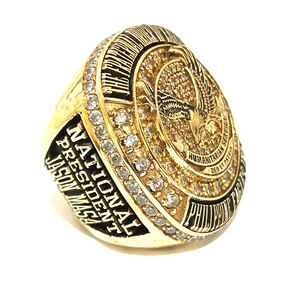 Anillo de fraternidad personalizado de buena calidad |   Anillo Personalizado con Letra Griega |   Opciones de Oro y Plata - Product Image 1