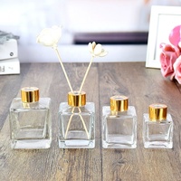 Bouteille diffuseur de parfum et d'huile aromatique en verre carré avec bouchon à vis, capacités de 50 ml à 200 ml