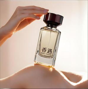 Flacone di Profumo in Vetro Personalizzato a Forma di Cubo, Design Unico, Premium, 30ml 50ml 100ml, Vuoto con Erogatore a Pompa - Product Image 3