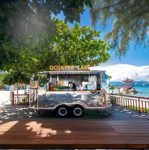 Carrito de Sándwiches Cubanos con Pan Prensado y Carne de Cerdo Mojo, Jamón y Queso Suizo con Encurtidos, Fusión Miami-Havana - Product Image 4