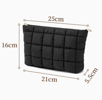 Sac de maquillage matelassé uni en gros, pochette moelleuse, trousse de toilette douce et rembourrée, sacs cosmétiques matelassés à fermeture éclair pour femmes