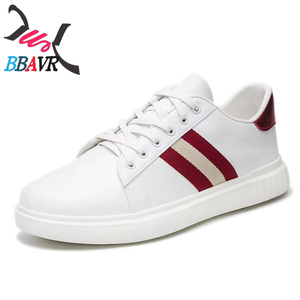 รองเท้าผ้าใบแฟชั่นผู้ชายแบรนด์ดังจากโรงงานจีน สีขาว แบบสวม - Product Image 1