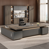 Bureau de direction moderne de luxe, mobilier de bureau haut de gamme, table de patron en bois en forme de L, poste de travail de PDG avec armoire latérale