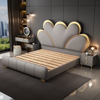 Lit plateforme moderne, luxueux, durable et élégant, capitonné en similicuir souple, en bois de pin massif, avec coffre de rangement, disponible en tailles King et Queen, assemblé.
