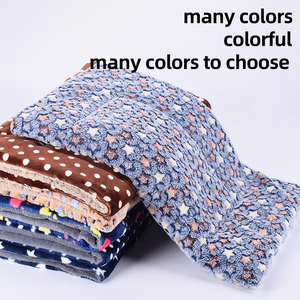 Manta suave y esponjosa de invierno para mascotas, cama de dormir de lana gruesa y cálida para perros, alfombrilla plegable portátil, función de refrigeración para gatos con estampado de animales bonitos - Product Image 3