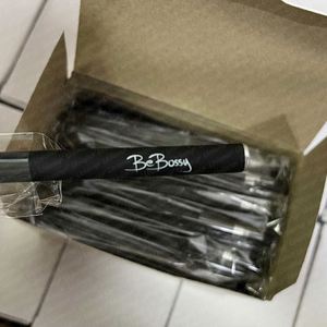 Bolígrafo de Gel de Plástico Resistente al Agua Xd81 Promocional Personalizado con Acabado Esmerilado de Carbono de 0.5 mm para Firmas Comerciales, Oficina, Estudiantes y Exámenes - Product Image 4