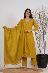 Conjunto de kurta: Compre al por mayor vestidos de mujer en línea, ropa casual de verano, moda india y pakistaní, elegante conjunto de top y pantalón. - Product Image 3