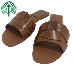 Mules et sandales plates d'été pour femmes en promotion, à bout ouvert, à brides croisées, décontractées, colorées et imperméables - Product Image 1