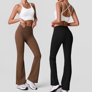 Ensemble de yoga YIYI pour femme avec dos croisé et coussinets, tenue de yoga taille haute avec poches, col en U pour femmes - Product Image 1