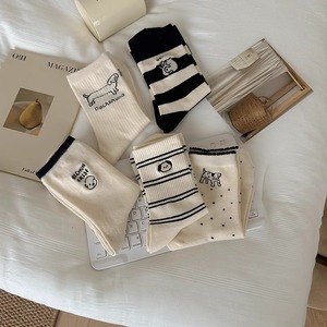 Chaussettes tricotées brodées à rayures pour <span class=keywords><strong>chien</strong></span> de dessin animé pour femmes peuvent être des chaussettes de sport avec logo <span class=keywords><strong>personnalisé</strong></span> - Product Image 2
