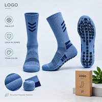 Chaussettes de football Graphic Grip en polyester recyclé et élasthanne, profil fin, maintien sûr sur le terrain, logo artistique, gradation des tailles