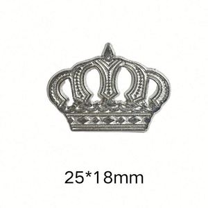 Badges professionnels personnalisés en alliage de zinc émaillé, imprimés UV, avec logo en relief et épingles magnétiques, technique de moulage métallique - Product Image 5