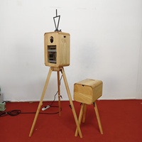 Mesin Foto Booth Kayu Layar Sentuh Retro 18,5 inci Dua Sisi Paling Populer Dengan Dudukan Printer yang Sama