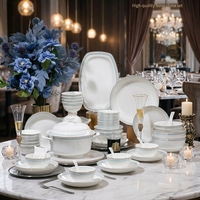 Service de table complet en porcelaine fine de style nordique de luxe, motif floral doré en relief, compatible micro-ondes et lave-vaisselle