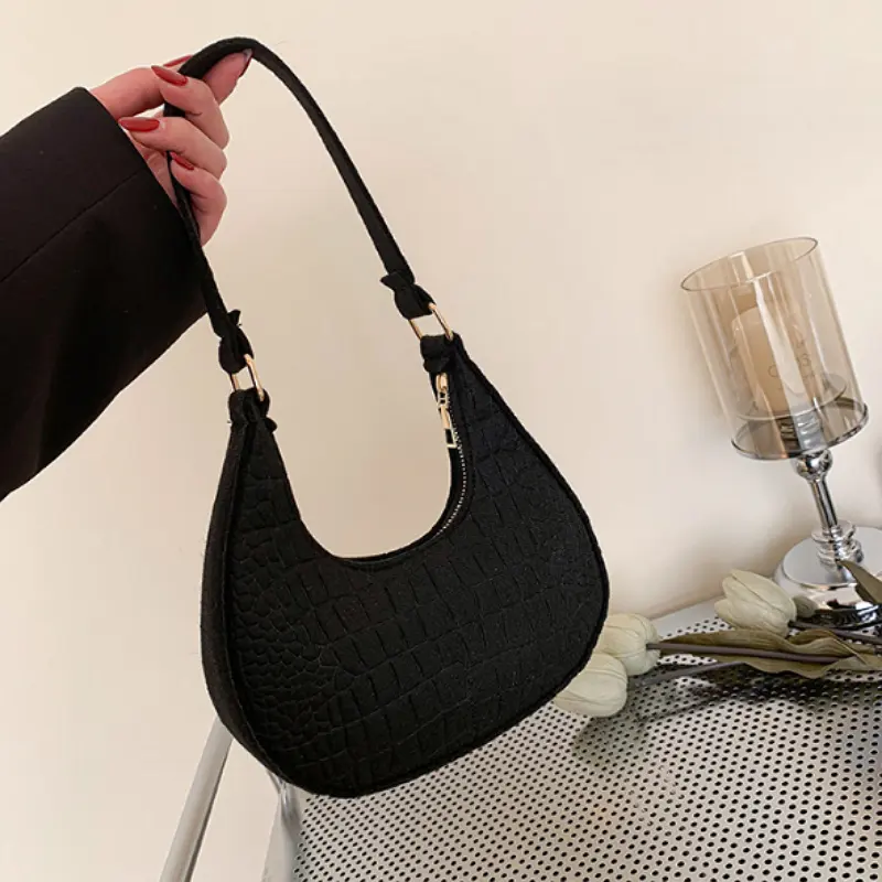 Nouveau design de sac à main pour femmes sac à bandoulière de couleur unie sac en feutre portable tendance pour femmes