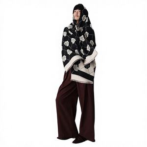 Bufanda de Invierno para Mujer, de Alta Gama, Lujosa, Retro, de Doble Cara, de Poliéster, Versátil, con Estampado de Camelia a Cuadros, Resistente al Viento, de Cuatro Vías - Product Image 3