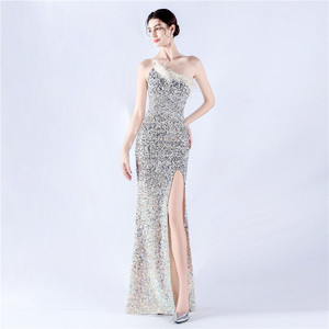 Vestido de noche de chifón transpirable con tirantes finos, corte <span class=keywords><strong>imperio</strong></span>, suela de terciopelo de alta densidad con degradado, y tirante de un solo hombro con cuentas. - Product Image 6