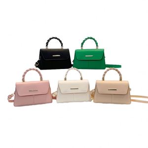 Bolso de mano vintage para mujer en cuero PU estilo viaje y exterior con correa simple y texturizada - Product Image 2
