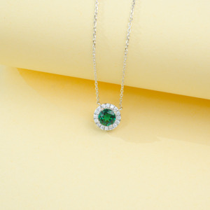 Collar de Plata de Ley 925 con Esmeralda Cultivada en Laboratorio de Lujo, Diseño de Alta Gama, Hipoalergénico y Resistente al Deslustre, Marca Personalizada A K - Product Image 5