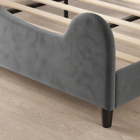 Lit plateforme rembourré en velours pour chambre d'enfant, avec oreilles de chat mignonnes, tête de lit et pied de lit à thème dessin animé, et sommier à lattes