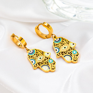 Lujosos diseños únicos <span class=keywords><strong>Hamsa</strong></span> mano bendición trae buena suerte Durable resistente al amarilleo 18K oro titanio acero joyería conjunto - Product Image 3